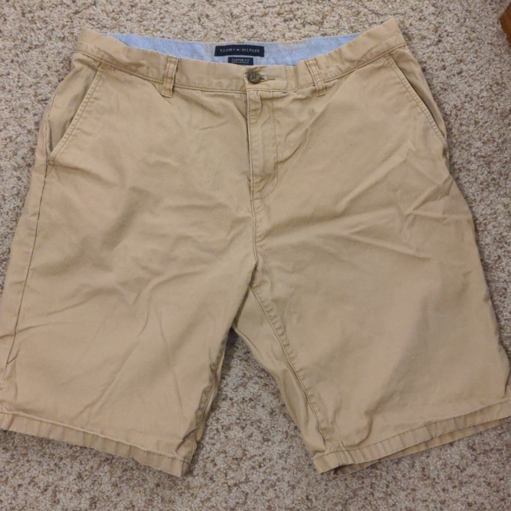 Tommy Hilfiger mens khaki shorts, size 35